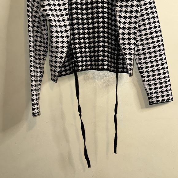 Coco and shay houndstooth sweater - Picture 7 of 7